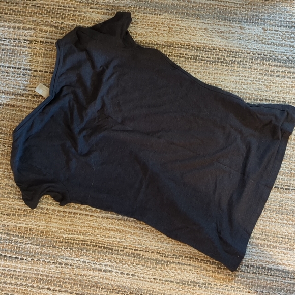 H&M basic gray v neck tee - Picture 4 of 4